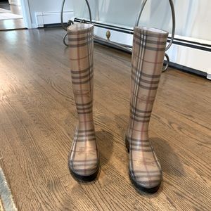 Burberry Haymarket Check Rain Boots.  Size 39 (fits like a 9)